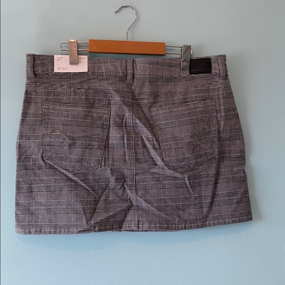 American Eagle Skirt - Picture 2 of 4